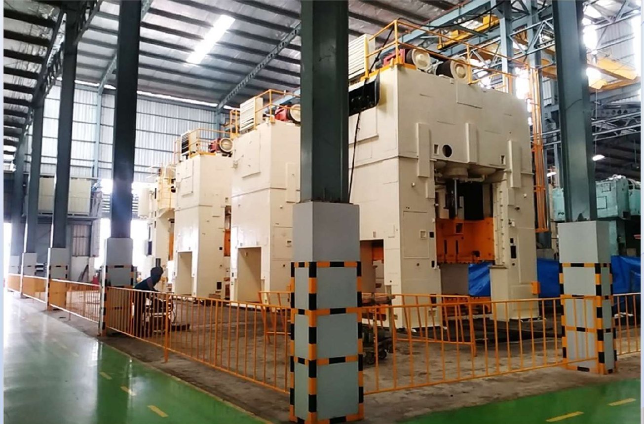 Line mesin press tonase besar di Plant SGS